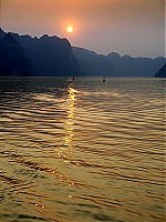 Halong_Bay_02.jpg