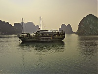 Halong_Bay_09.jpg