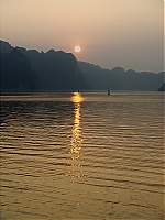 Halong_Bay_14.jpg