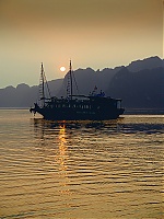 Halong_Bay_15.jpg