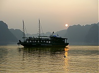 Halong_Bay_16.jpg