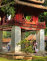 Temple_of_Literature2C_Hanoi09.jpg