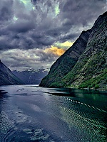 Dateiname=Geiranger_18.jpg
Dateigröße=334KB
Abmessungen: 768x1024
hinzugefügt am: 08. Juni 2018 Geiranger_18.jpg