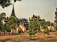 Mandalay_04_Shwenandaw_Kyaung_Temple.jpg