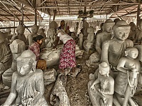 Mandalay_06_Sculpturing_near_Mahamuni_Pagoda.jpg