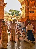 Mandalay_16_Mahamuni_Pagoda.jpg