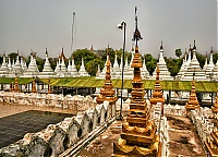 Mandalay_22_Kuthodaw_Pagoda.jpg