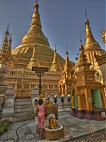 Shwedagon_Pagoda_01.jpg