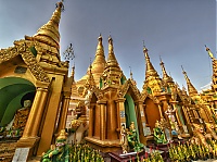 Shwedagon_Pagoda_04.jpg