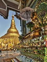 Shwedagon_Pagoda_09.jpg