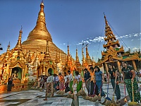 Shwedagon_Pagoda_13.jpg