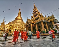 Shwedagon_Pagoda_15.jpg