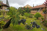 Truc_Lam_Temple_Dalat_03.jpg