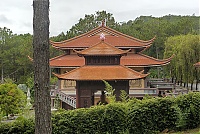 Truc_Lam_Temple_Dalat_04.jpg