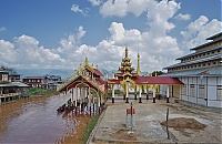Dateiname=232_Burma_Inle_Lake_ji.jpg
Dateigröße=536KB
Abmessungen: 1800x1177
hinzugefügt am: 04. April 2021 232_Burma_Inle_Lake_ji.jpg