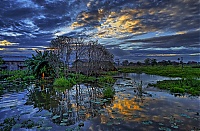 625a_Burma_Inle_Lake_ji.jpg