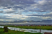 653a_Burma_Inle_Lake_ji.jpg